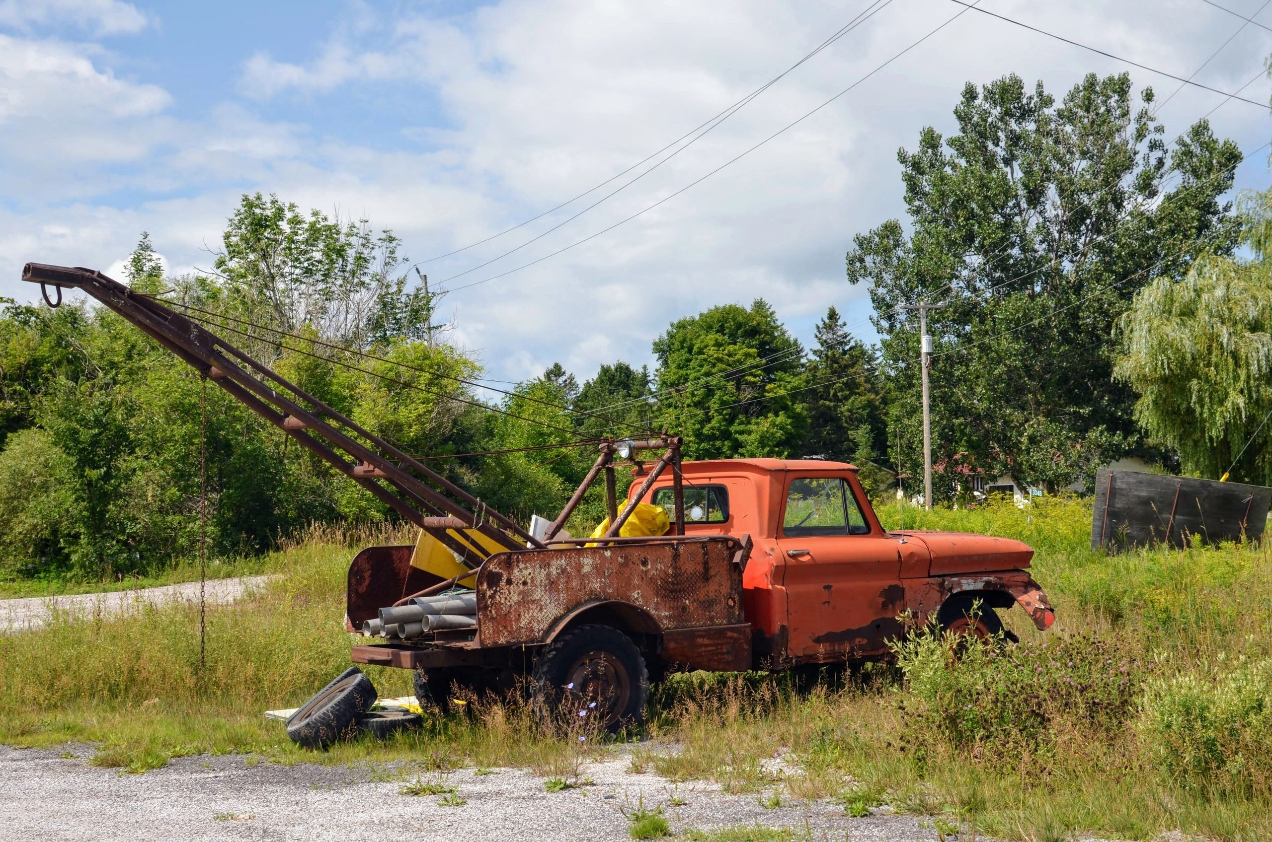 tow truck in scenic suburb